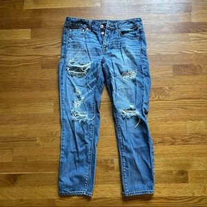 Boy crop American Eagle ripped jeans